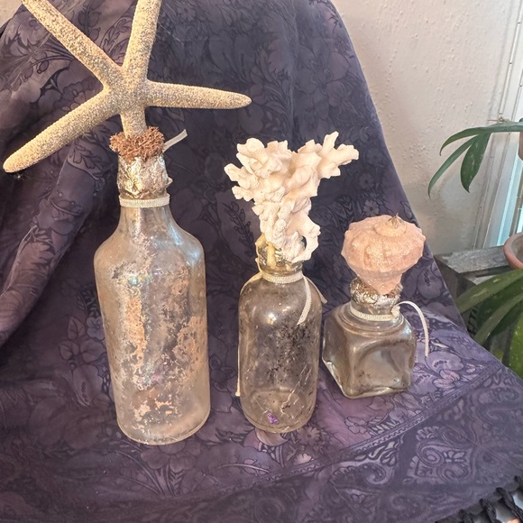 Set of 3 vintage bottled fused with  beautiful seashells. - Picture 2 of 6